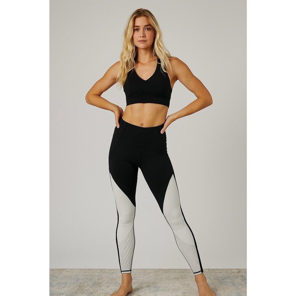 Athleta Black And White Geometric Leggings XS